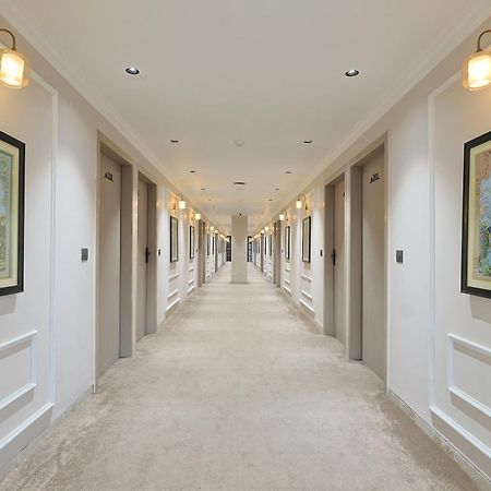 Hotel Royal Town 阿穆达巴 外观 照片