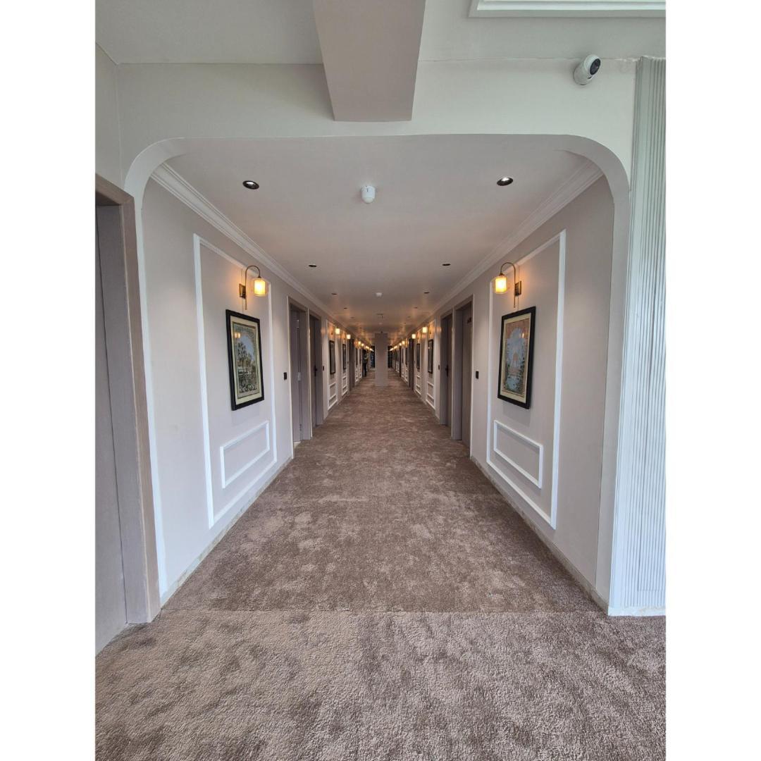 Hotel Royal Town 阿穆达巴 外观 照片