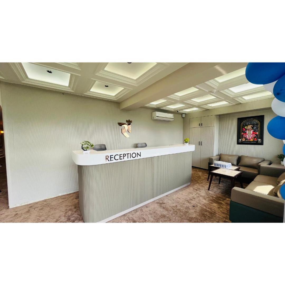 Hotel Royal Town 阿穆达巴 外观 照片