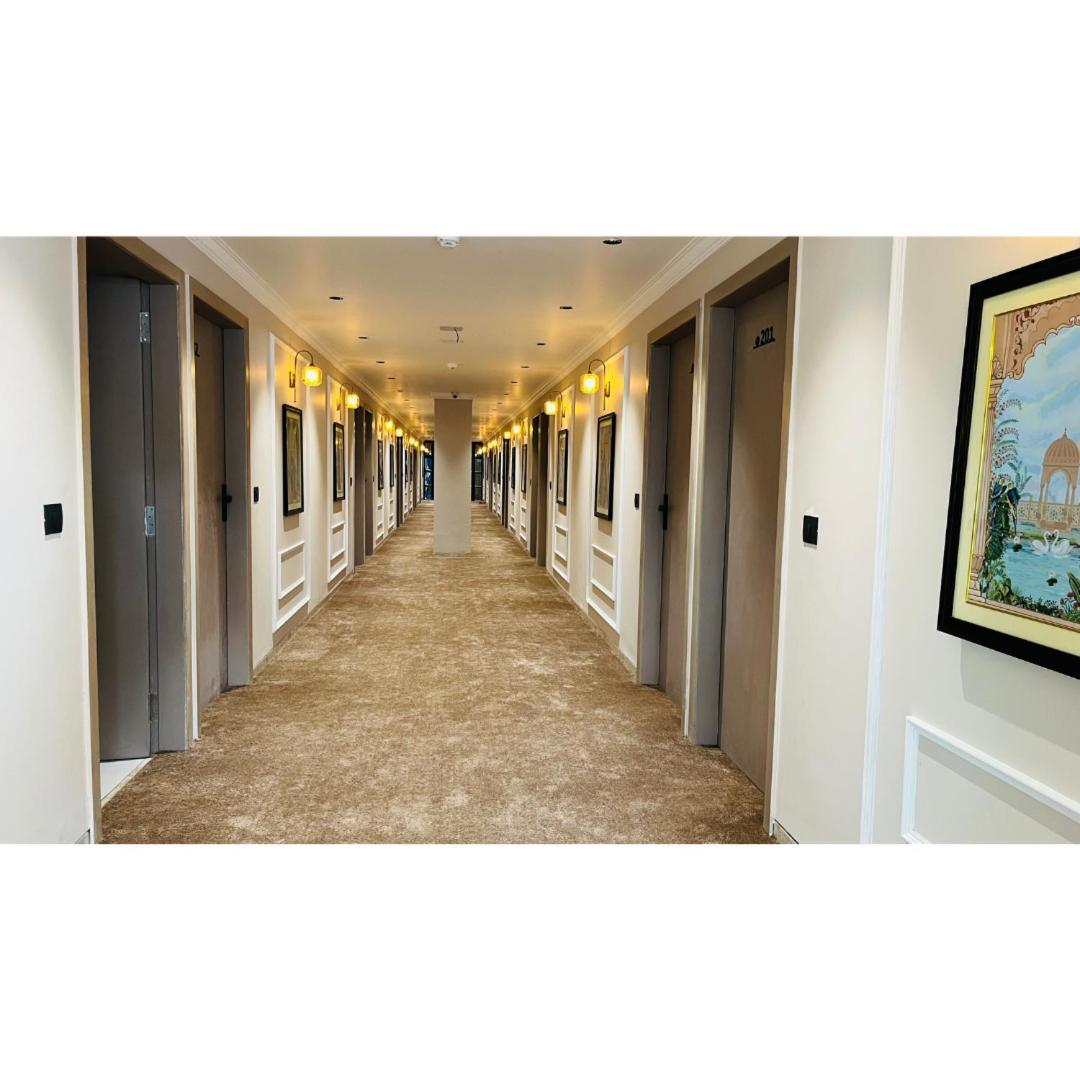 Hotel Royal Town 阿穆达巴 外观 照片