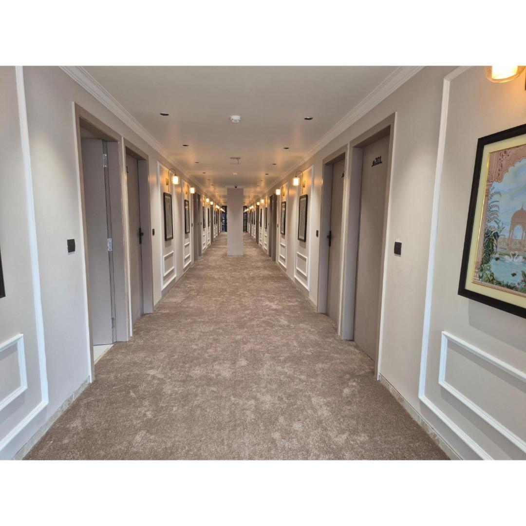 Hotel Royal Town 阿穆达巴 外观 照片