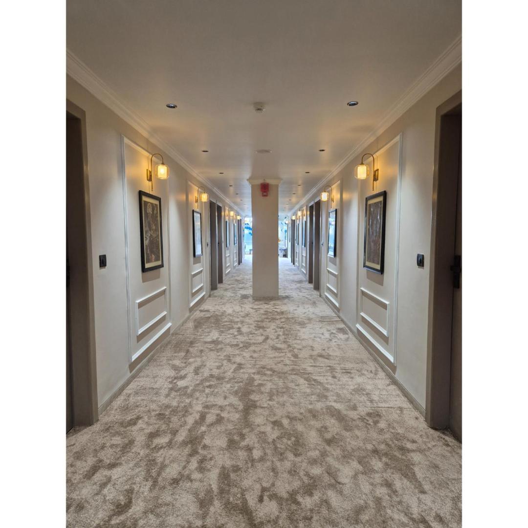 Hotel Royal Town 阿穆达巴 外观 照片