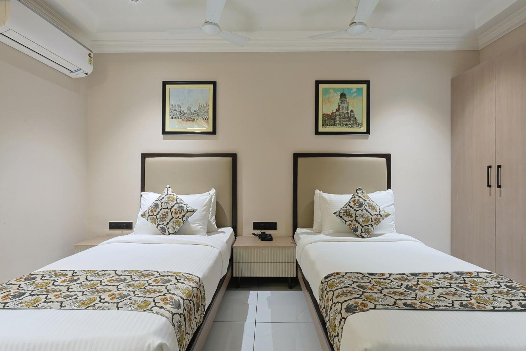 Hotel Royal Town 阿穆达巴 外观 照片