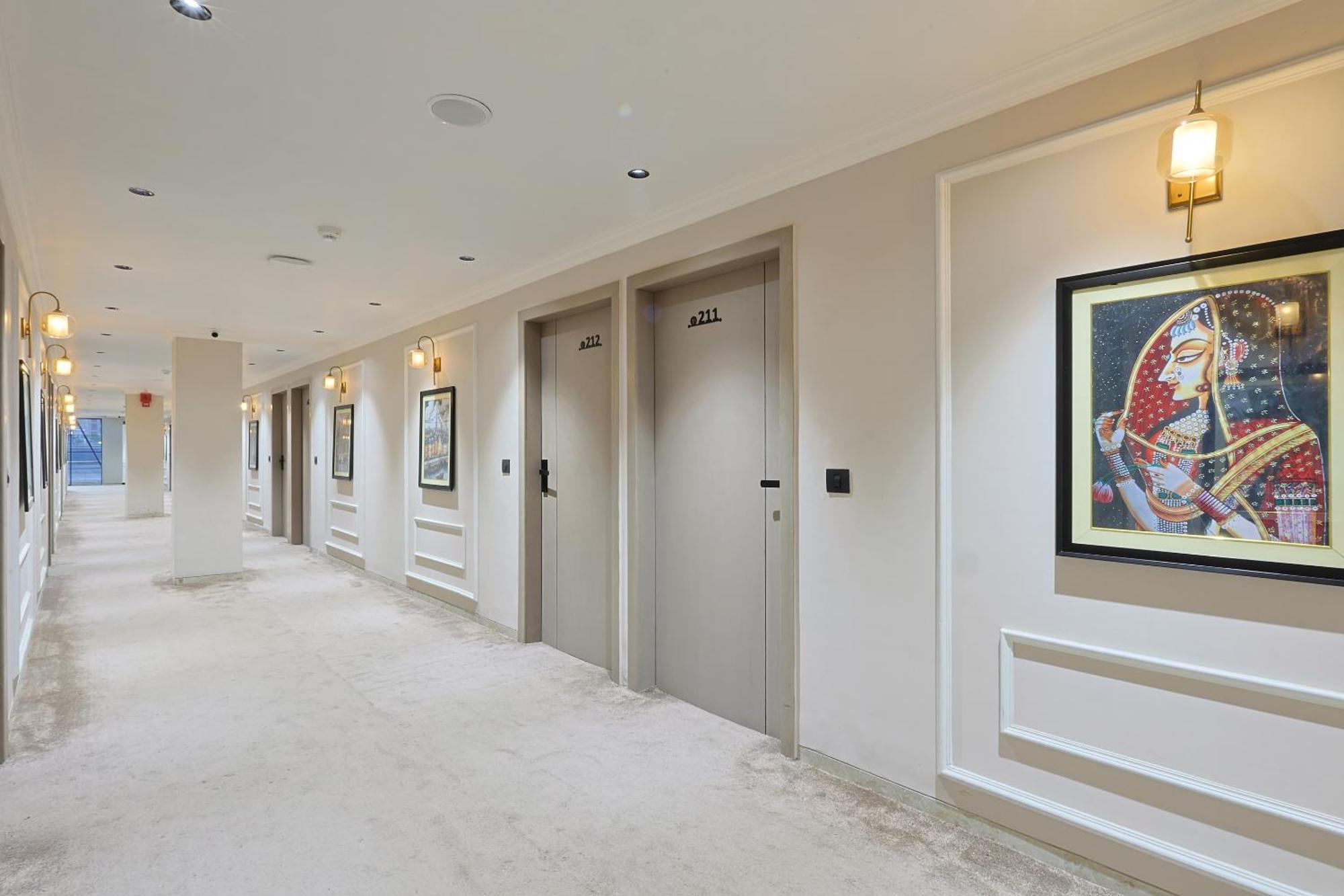 Hotel Royal Town 阿穆达巴 外观 照片
