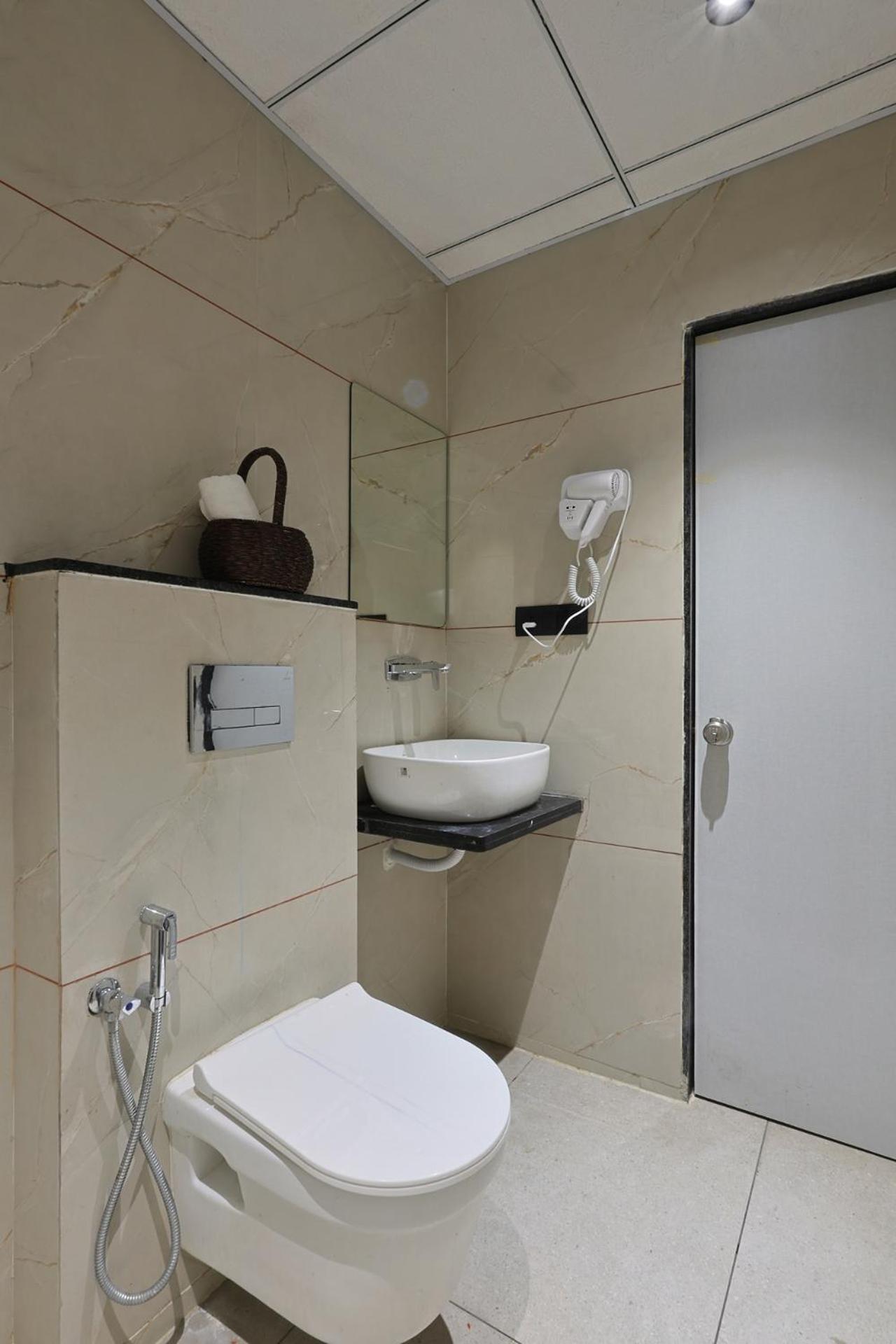 Hotel Royal Town 阿穆达巴 外观 照片