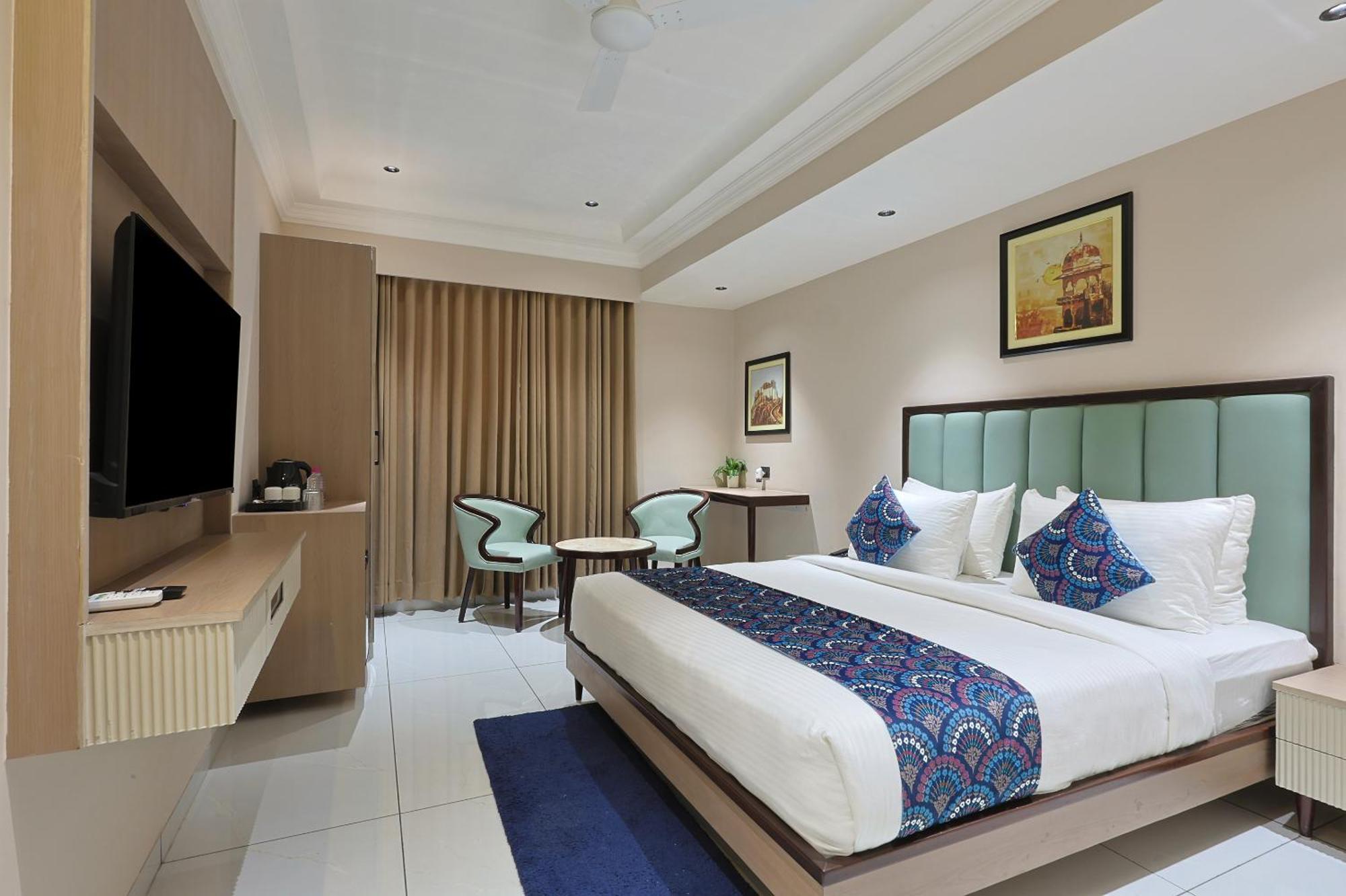 Hotel Royal Town 阿穆达巴 外观 照片