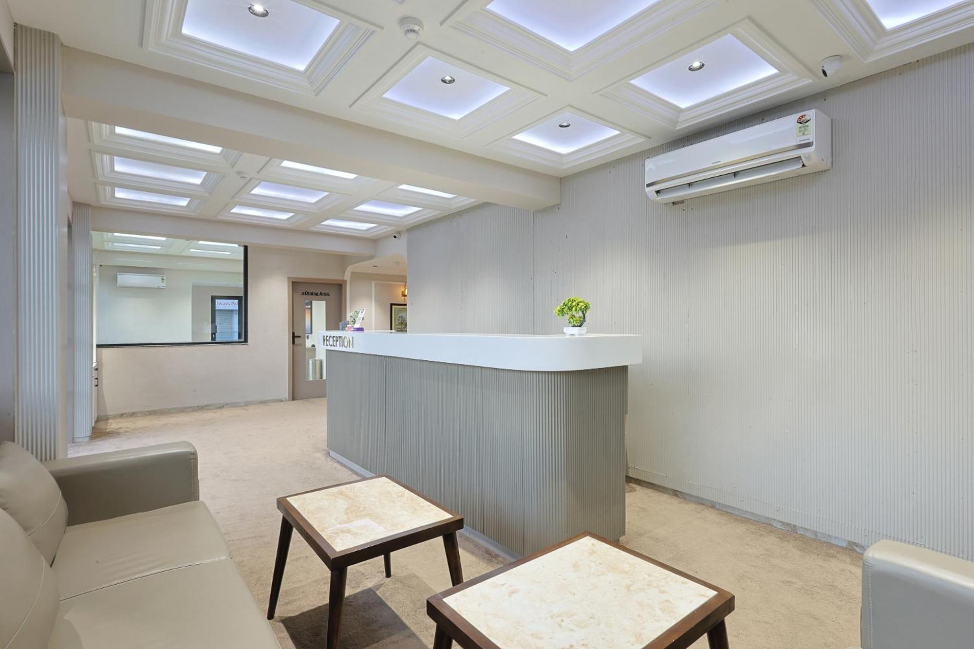 Hotel Royal Town 阿穆达巴 外观 照片