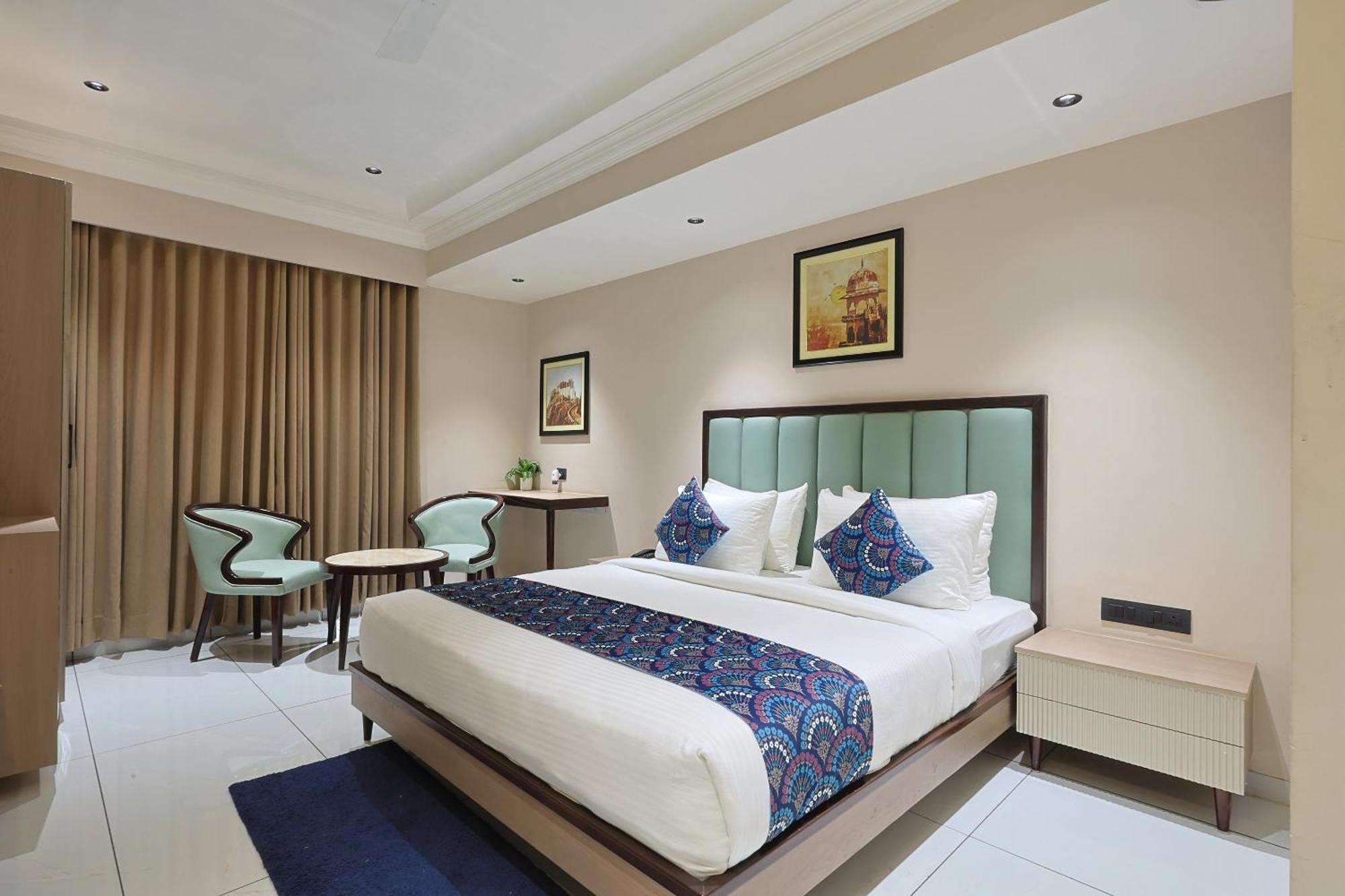 Hotel Royal Town 阿穆达巴 外观 照片